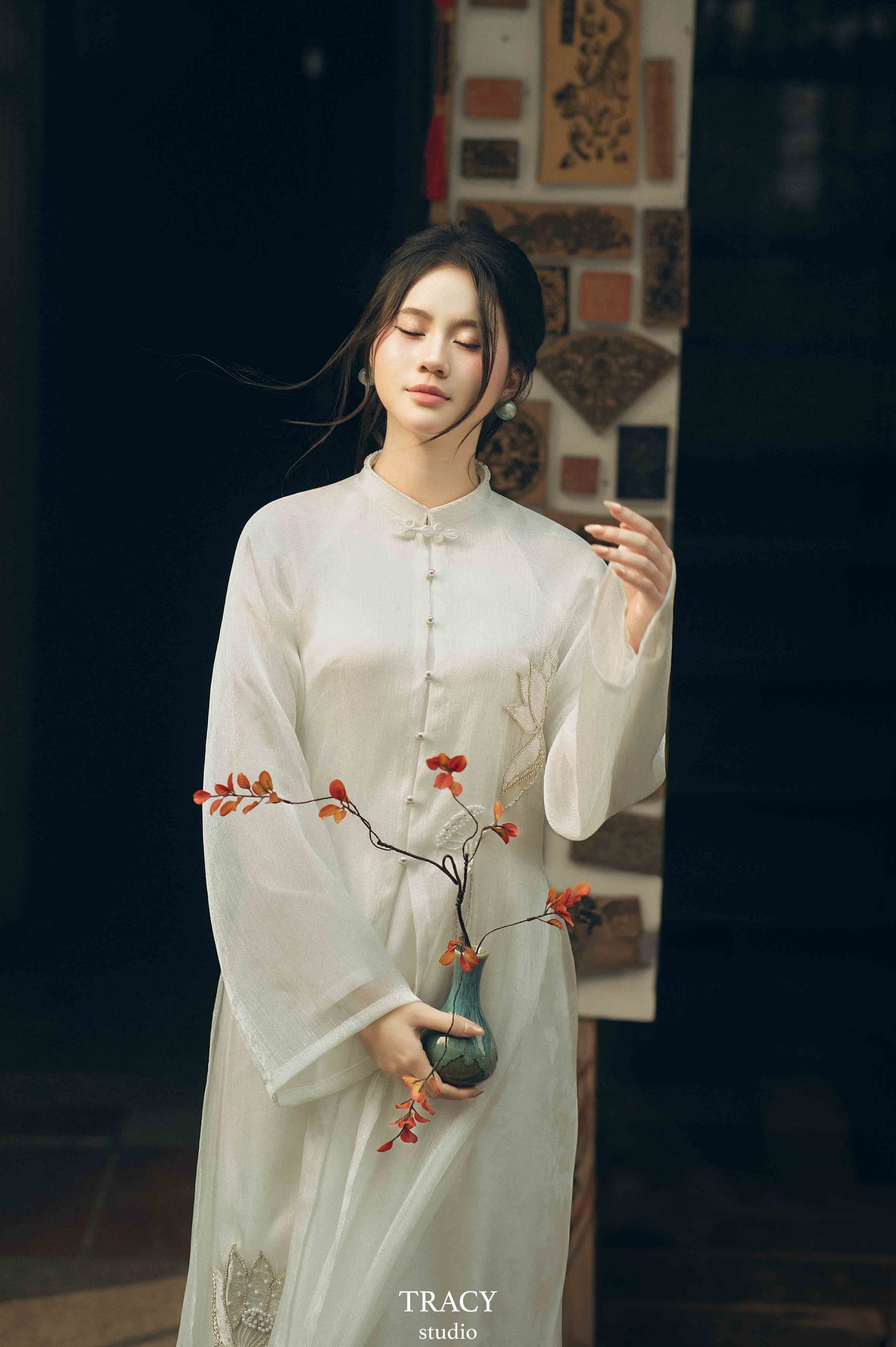 frontend/img/gallery/anh-tet-yem-ao-dai/tracy-studio-chup-ao-dai-pho-khuon (10).jpg